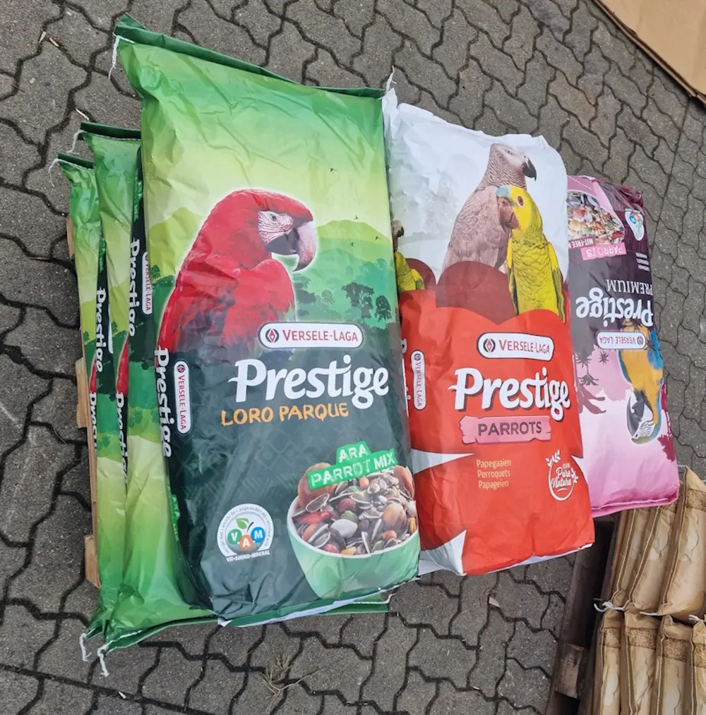 Lieferung Versele Laga Papageienfutter