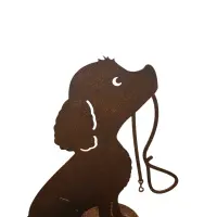 Rostdeko Hund mit Leine im Maul auf Platte 25x25cm